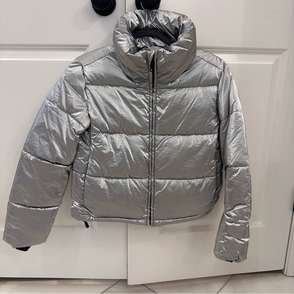 GAP Silver Metallic Crop Puffer Jacket Petite XS Y2K NEW w/ TAGS - Picture 4 of 16